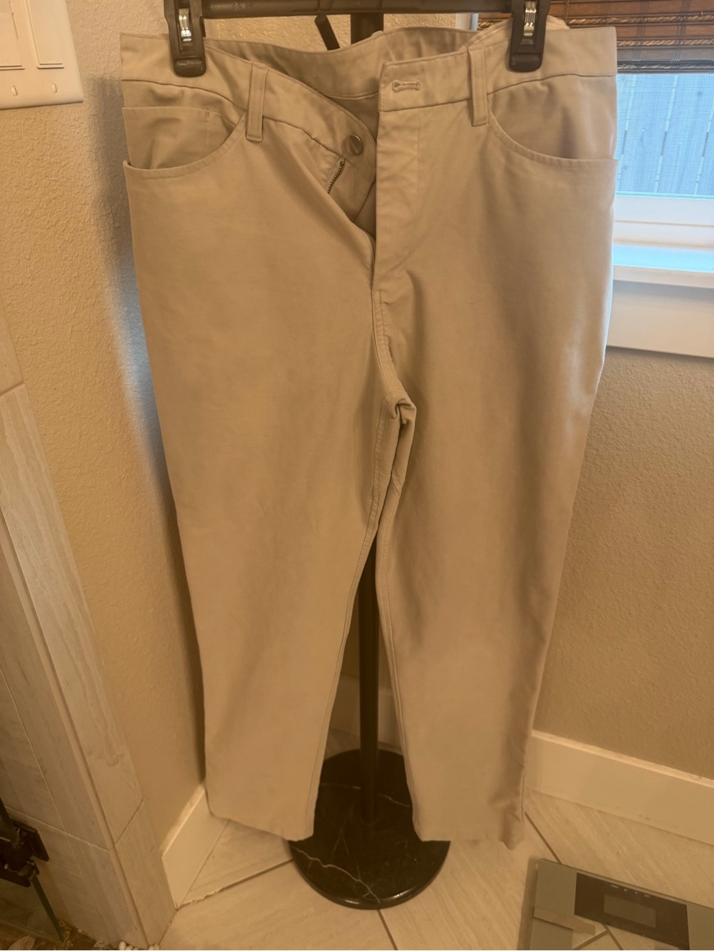 Lululemon ABC classic fit 5 pocket Utilitech style/khaki light gray 34w/34L